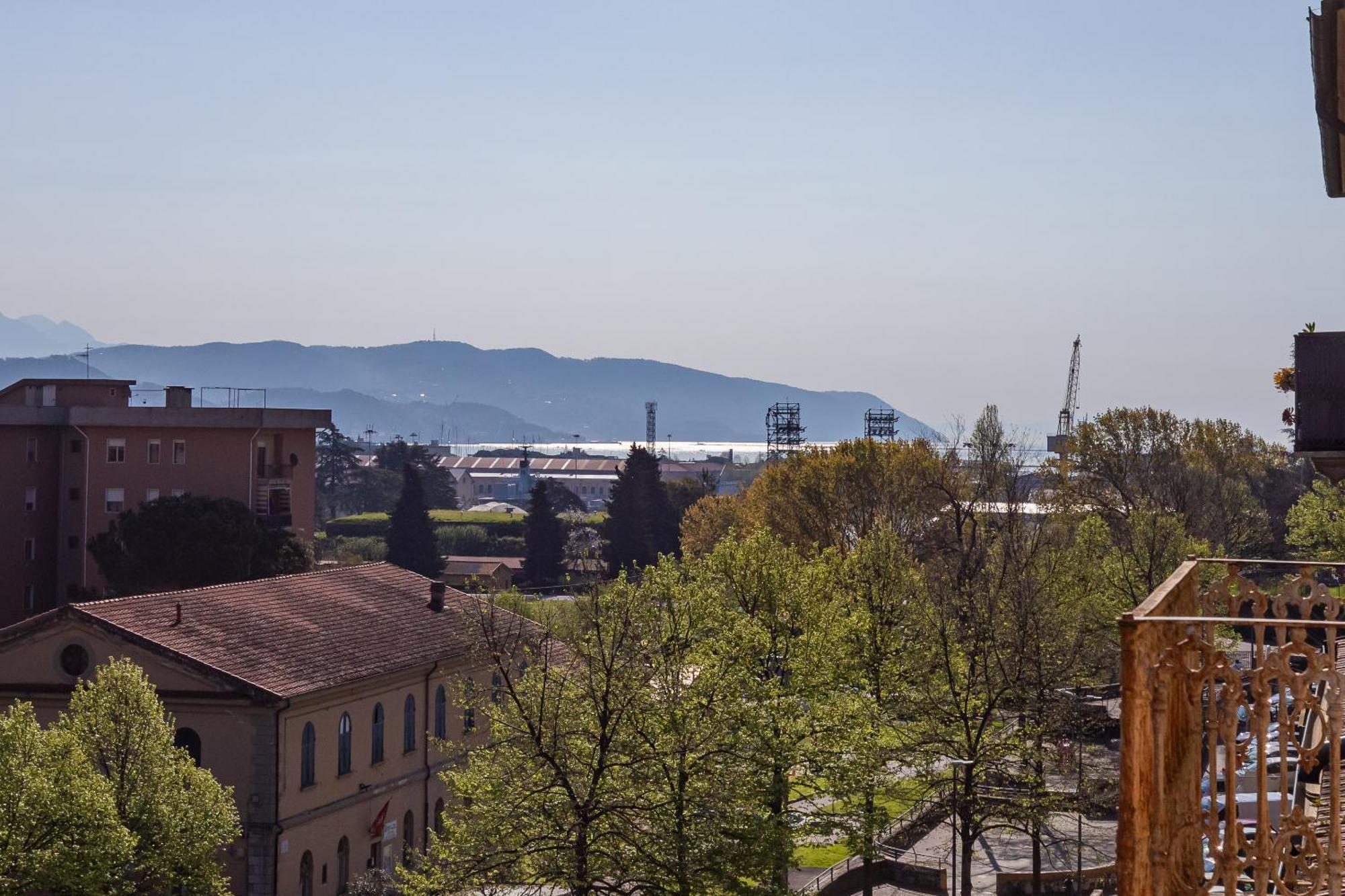 Elegante Dimora La Spezia-Free Parking Apartment Exterior photo